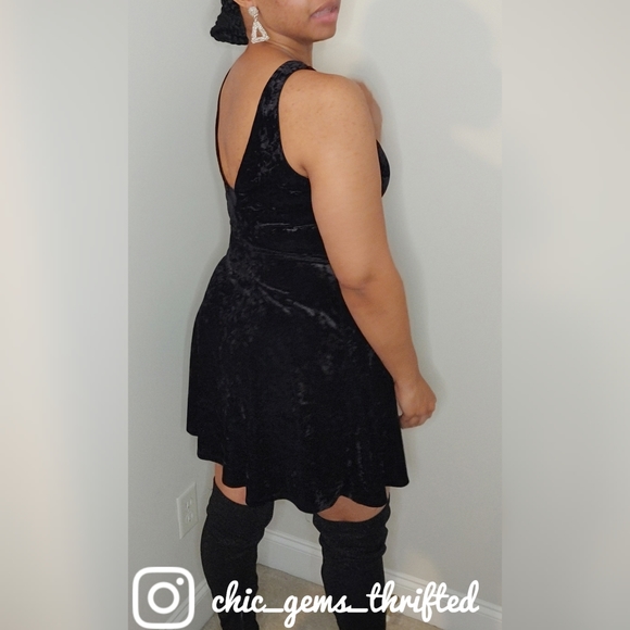 Velvet Dress - Picture 1 of 3
